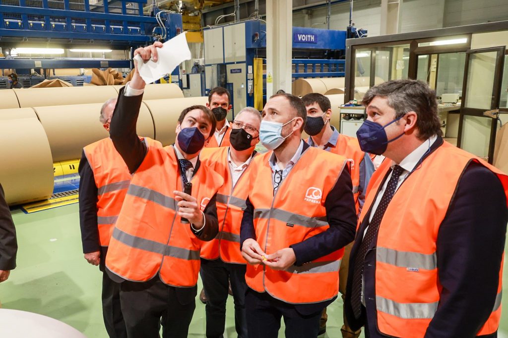 Visita del Gobierno a la fábrica Papresa en Errentería