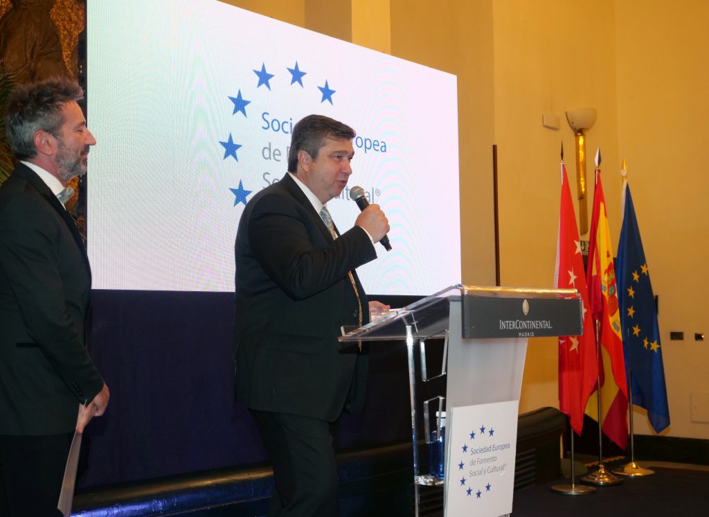 Miguel Sánchez, recibe el Premio al Mérito y Carrera Profesional Día de la Hispanidad 